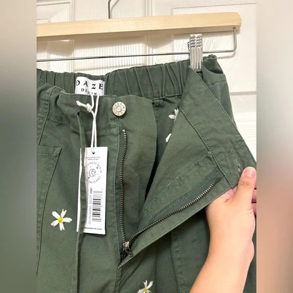 NWT DAZE DENIM Petite Villa Pant in Bronze Green Daisy - Picture 7 of 10